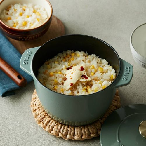 仏鋳物ホーロー鍋のストウブから新色「ユーカリ」が登場 - macaroni 