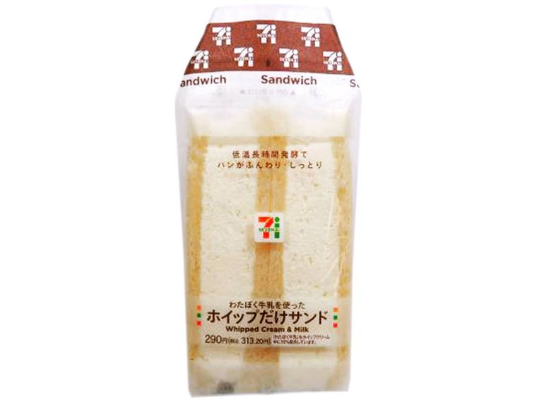 ホイップクリームがぎっしりと挟まったサンドイッチ