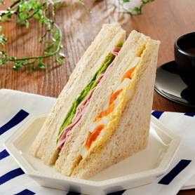 ミックスサンドが置かれている