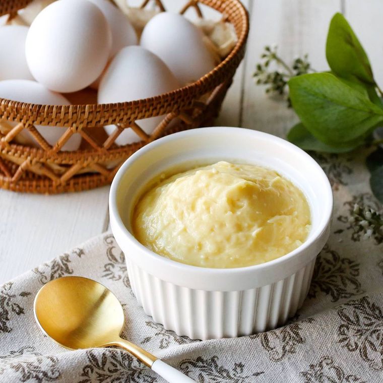 ココットに入ったカスタードクリーム