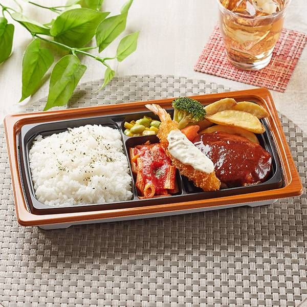ハンバーグやエビフライなどが入ったお弁当