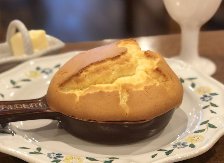 ふわっと膨らんだパンケーキラムバター