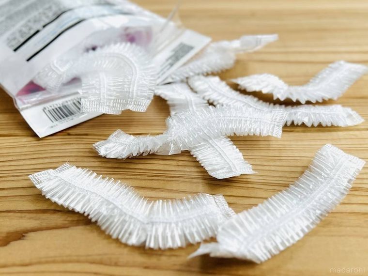 ダイソーの食器用カバーが広げられている