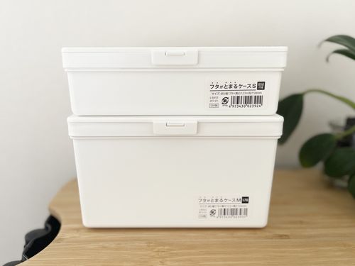 セリアフタがとまるケースを2つ積み重ねている様子
