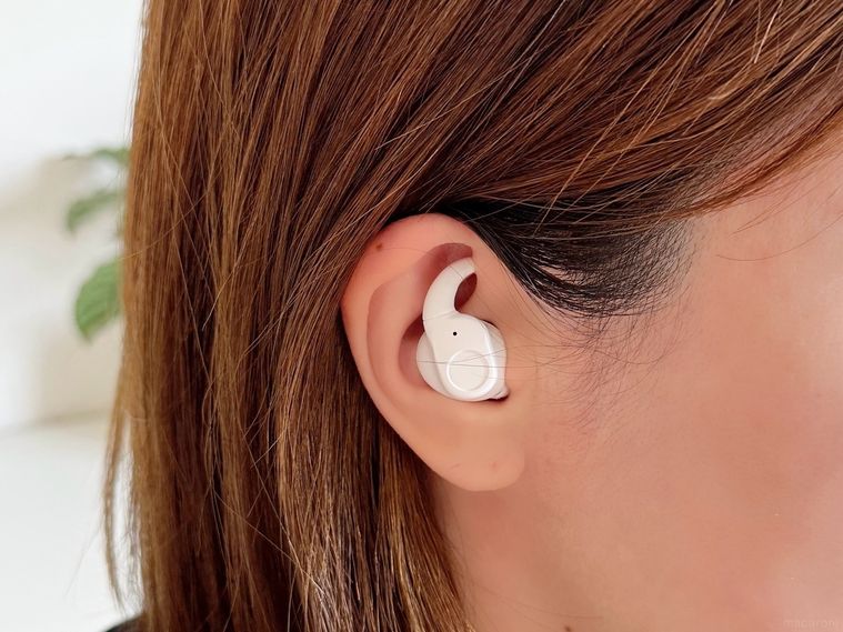 TWS004のイヤホンをつけた耳元
