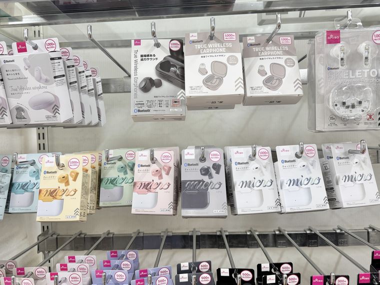 ダイソーのワイヤレスイヤホン売り場