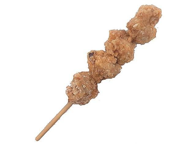 串に刺さったからあげ