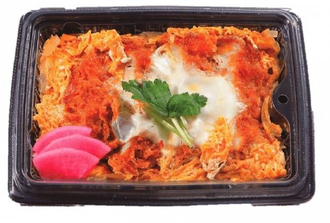 ロースかつ重が入ったお弁当が置かれている