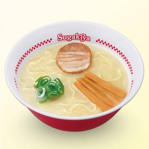 チャーシュー、メンマ、ねぎがのったラーメン