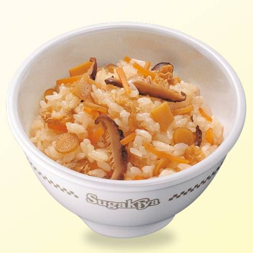 茶碗に盛られた五目ごはん