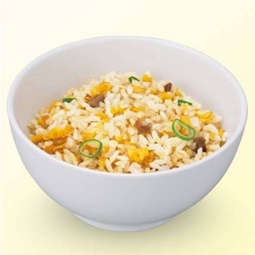 茶碗に盛られたチャーハン