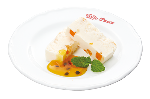 皿に盛られたホワイトチョコレートのシトラスカッサータ