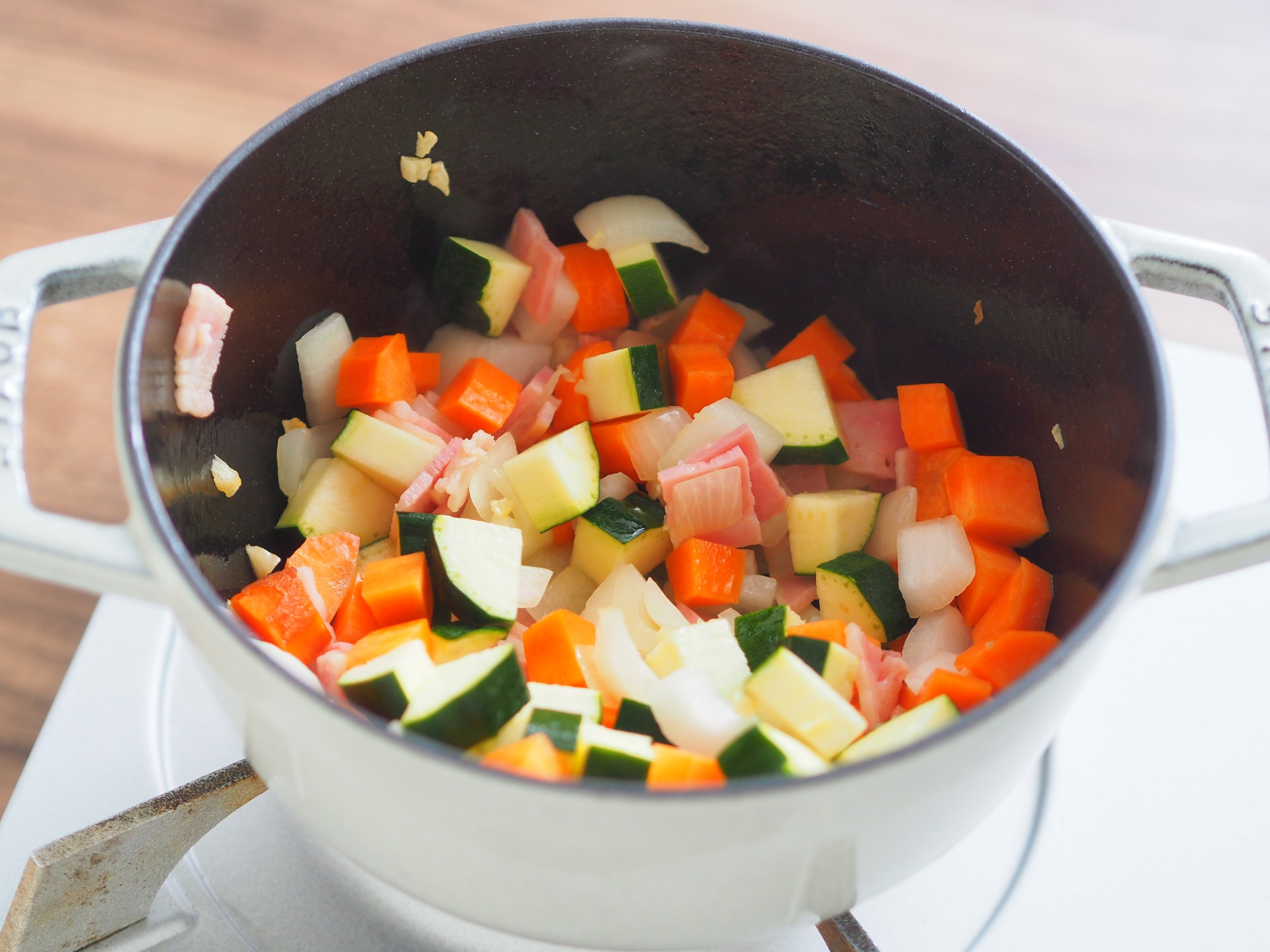 トマト缶なし！ケチャップで作れる「ミネストローネ」の簡単レシピ macaroni