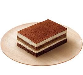 木のプレートに盛られたティラミス