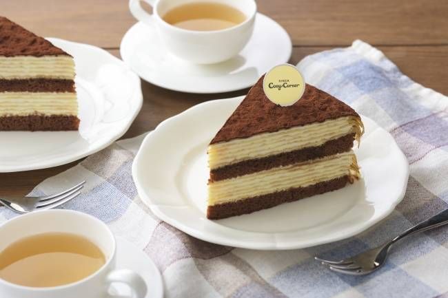 皿に盛られたティラミスのミルクレープ