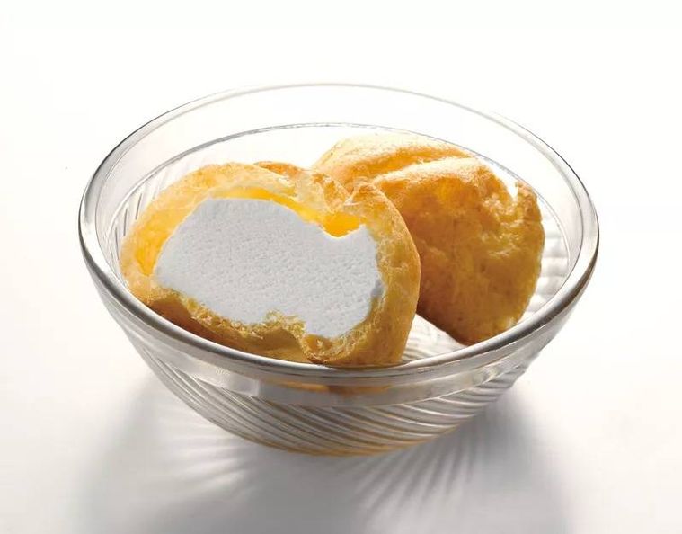 皿に盛られたシューアイス