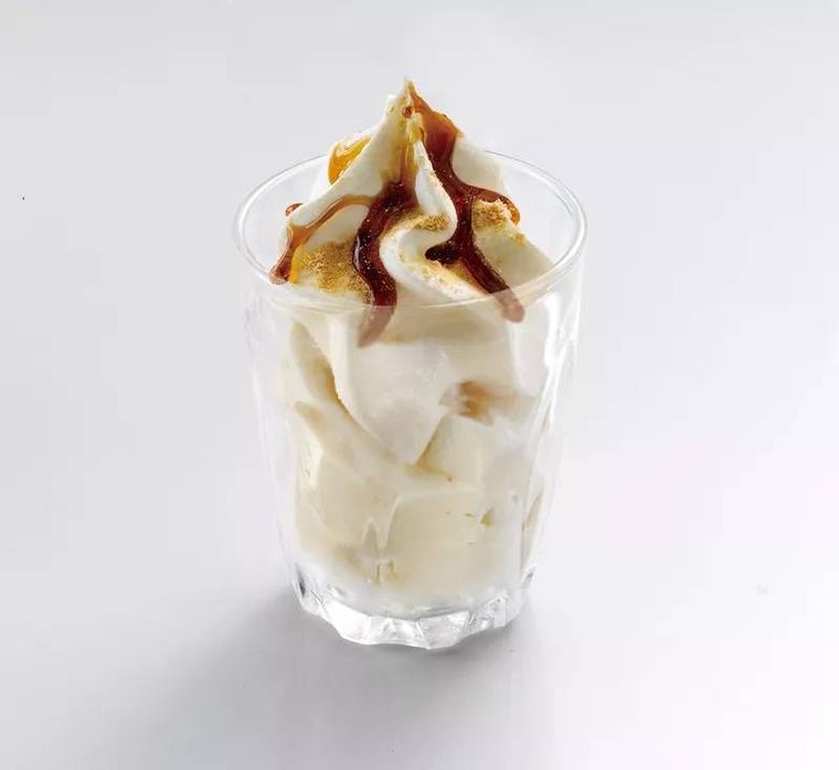 黒蜜ときなこがかかったバニラソフトクリーム