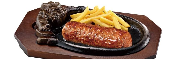 鉄板の上に俵型ハンバーグとポテトがのっている