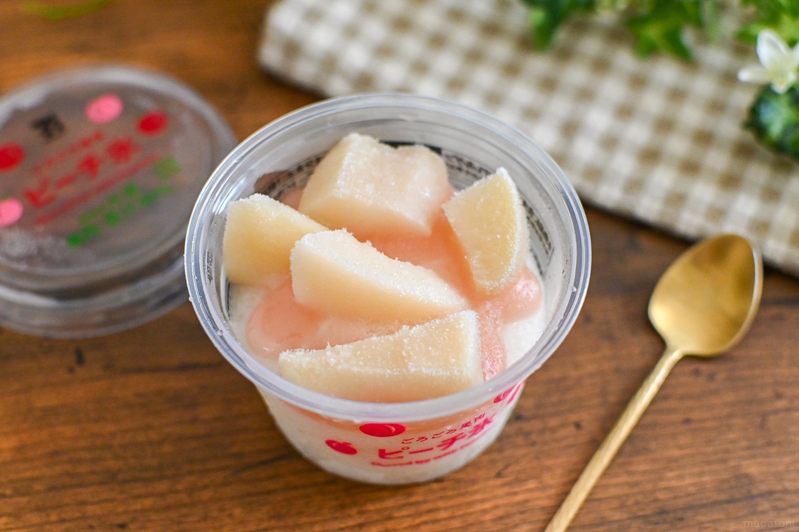 セブンだけで買える「ピーチ氷」は驚きの果肉感。「この値段でいいの