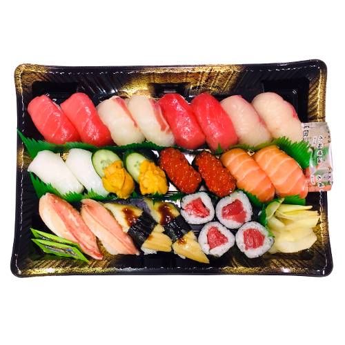 パック寿司が置かれている