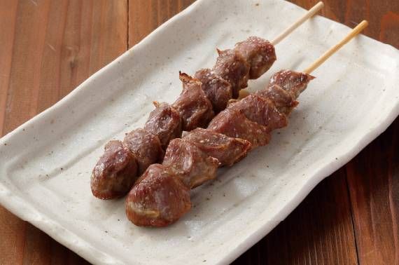 皿に盛られた砂ずり砂肝の焼鳥