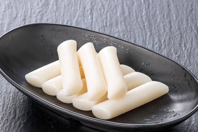 皿に盛られたトッポギ