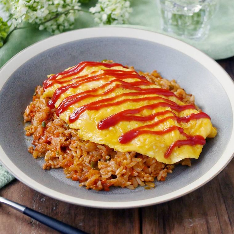 ケチャップがかかったオムライス