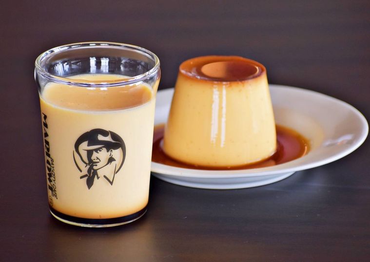 ガラスのカップに入ったマーロウのプリン