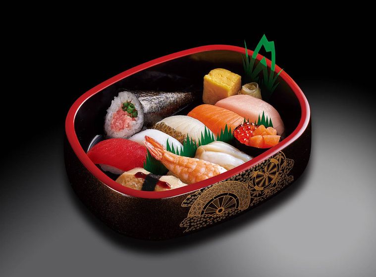 1人前の寿司が入った桶