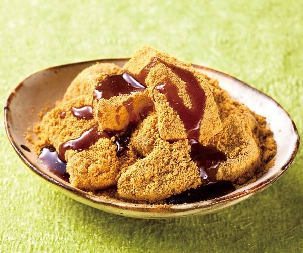 器に盛られたわらびもち