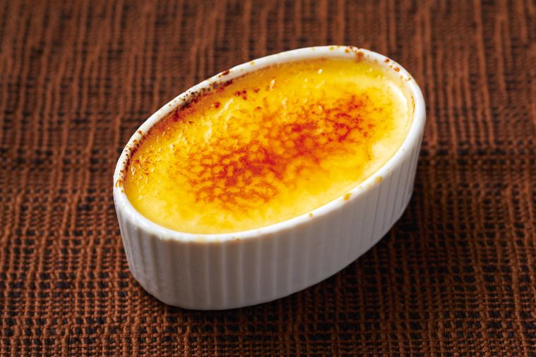 ココットに入ったクレームブリュレ