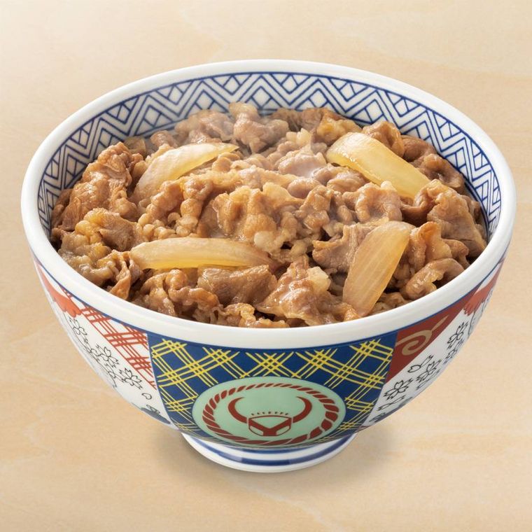 皿に盛られた吉野家の牛丼