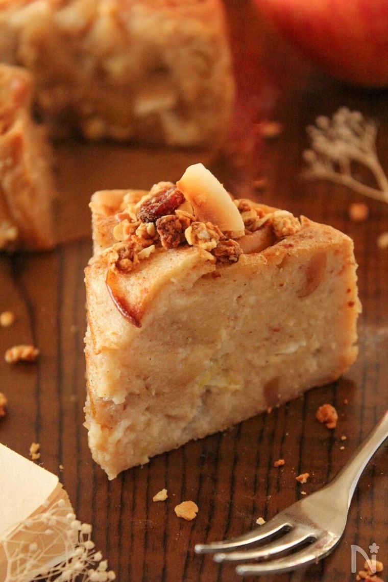 カットされた豆腐りんごケーキの様子