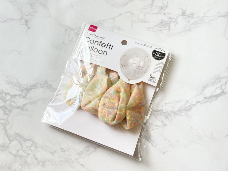 ダイソーバルーン約12インチ、5個、発泡スチロールボールのパッケージ