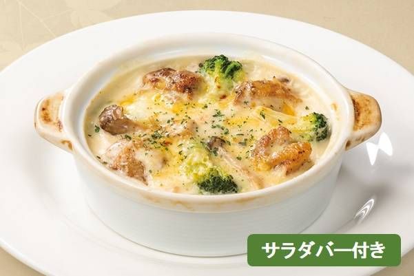 きのこ、チキン、ブロッコリーが入ったドリア