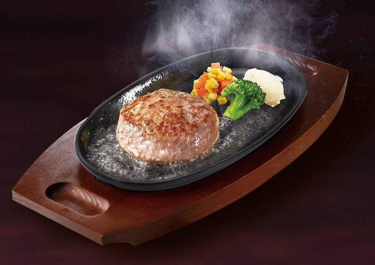 鉄板に盛られたハンバーグ
