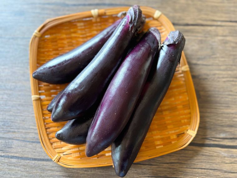 ザルに盛られたなす