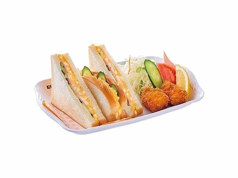 具材がたっぷり入ったミックスサンド