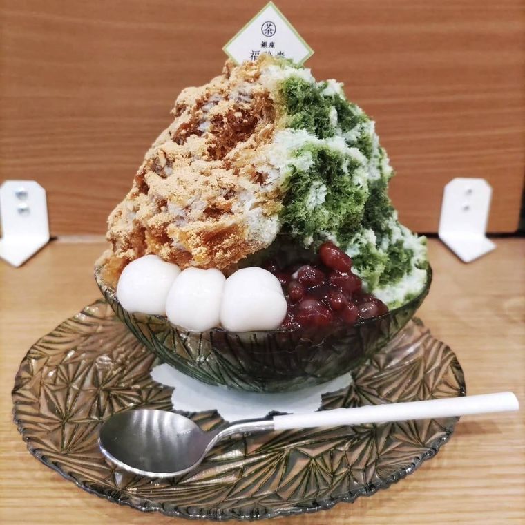 白玉、あずきのかかった黒蜜きなこと抹茶のかき氷