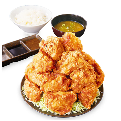 山盛りのからあげとごはんと味噌汁