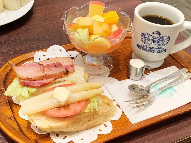 神戸にしむら珈琲店のバゲットサンド、フルーツ、ドリンクのモーニングフルーツセット