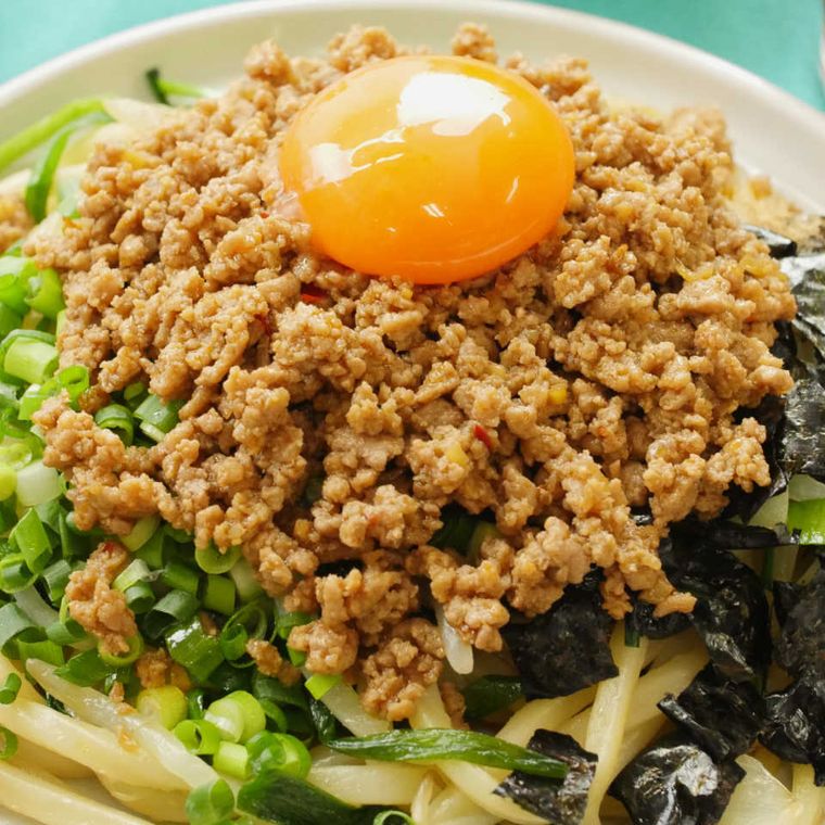 ピリ辛やみつき台湾風まぜ焼きうどんの黄身がのっているところ