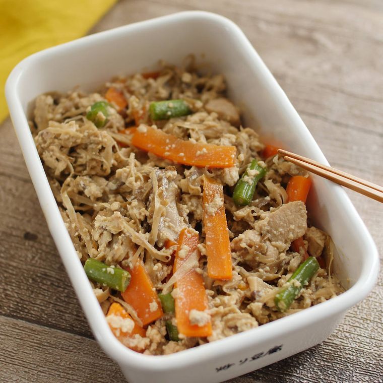 保存容器に入った炒り豆腐