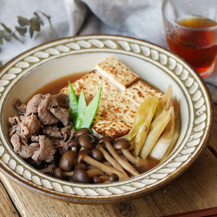 皿に盛られた基本の肉豆腐