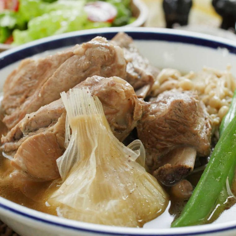 白い器に盛られたバクテー