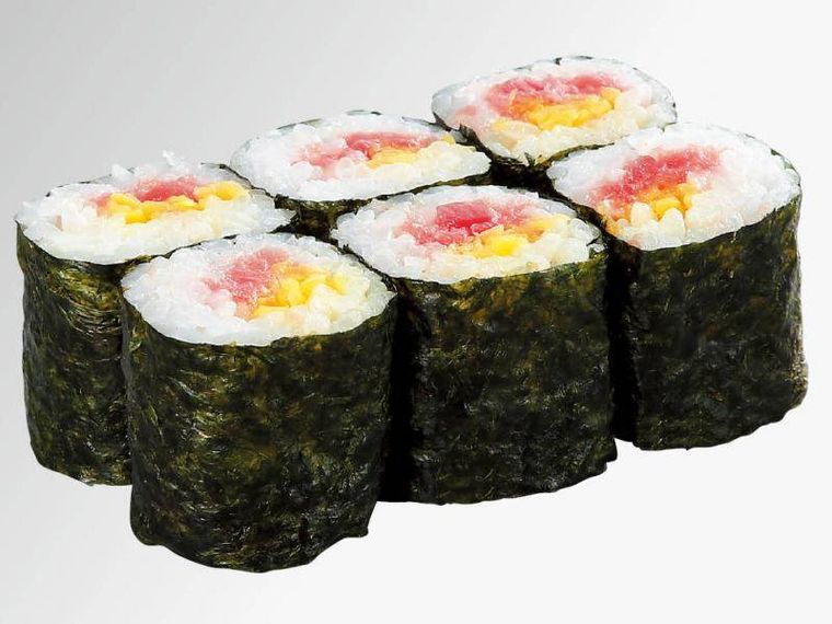 ねぎとろとたくあんが入った巻き寿司