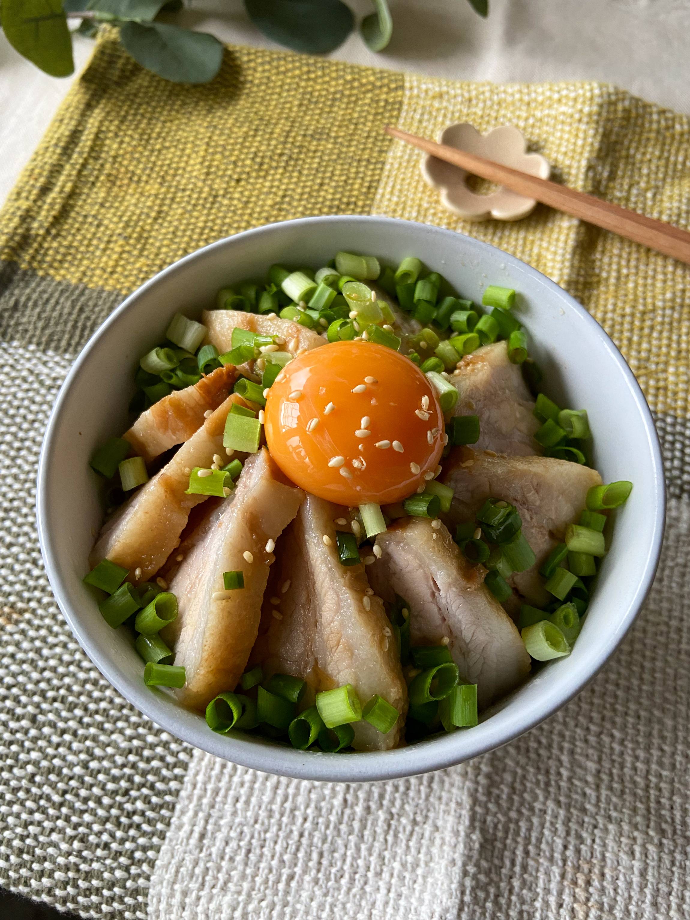 レンジで！豚バラ肉の極旨チャーシュー丼（作業時間5分）