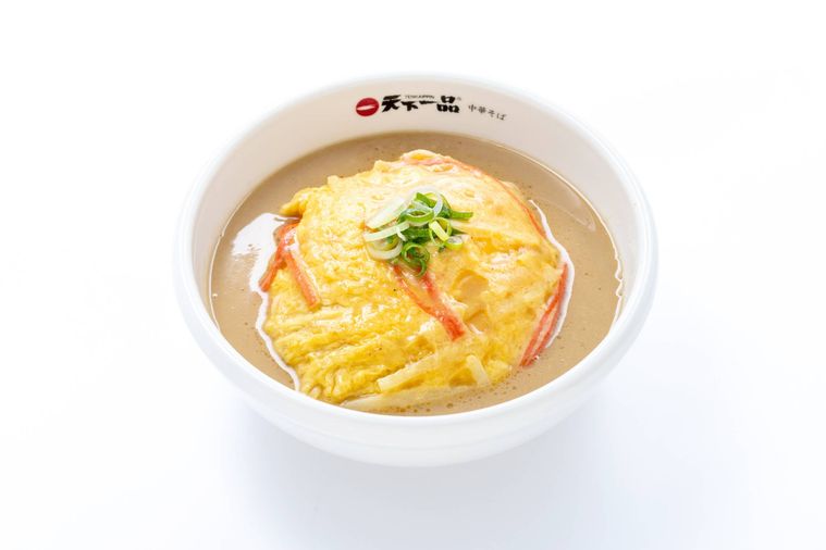 とろみのある白濁スープがかかった天津飯