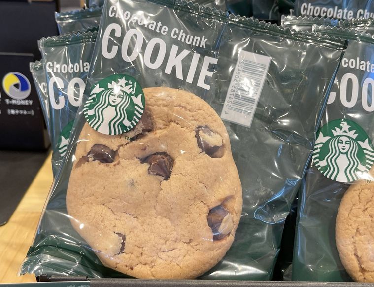 スターバックスのチョコレートチャンククッキーのパッケージ