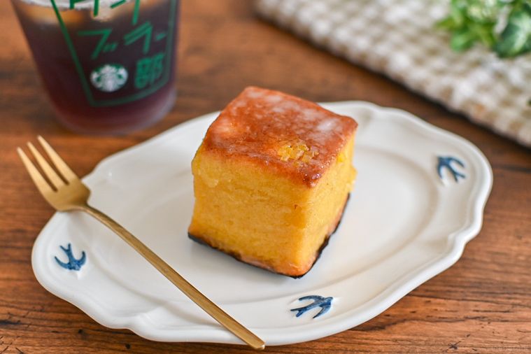 スターバックスのレモンキューブケーキのアップ